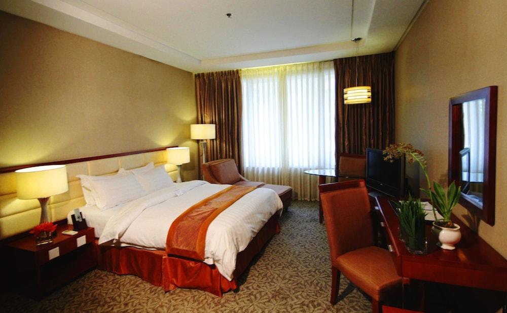 The Avenue Plaza Hotel Naga  Εξωτερικό φωτογραφία