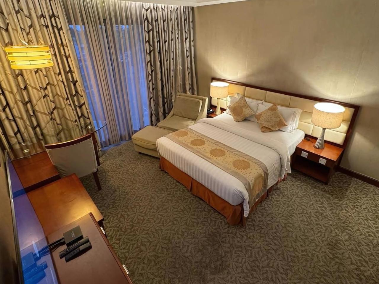 The Avenue Plaza Hotel Naga  Εξωτερικό φωτογραφία