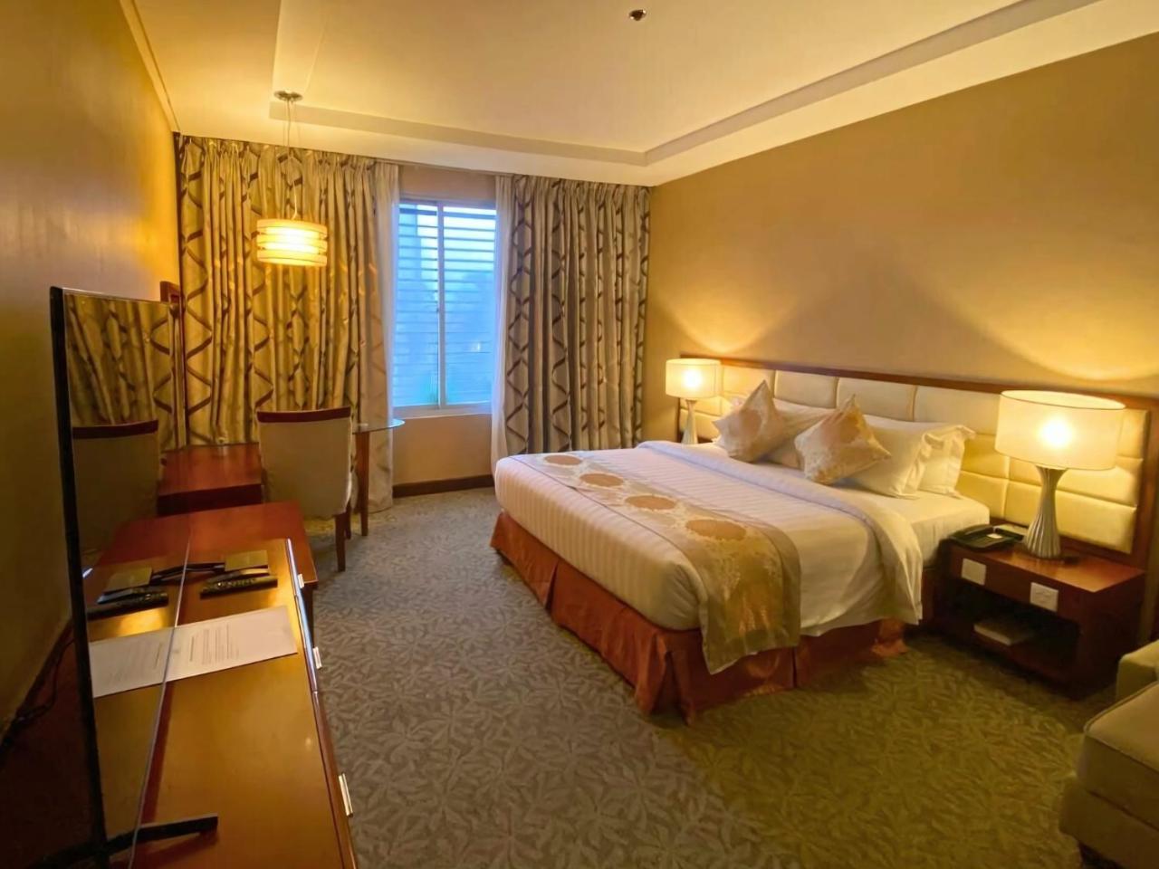 The Avenue Plaza Hotel Naga  Εξωτερικό φωτογραφία