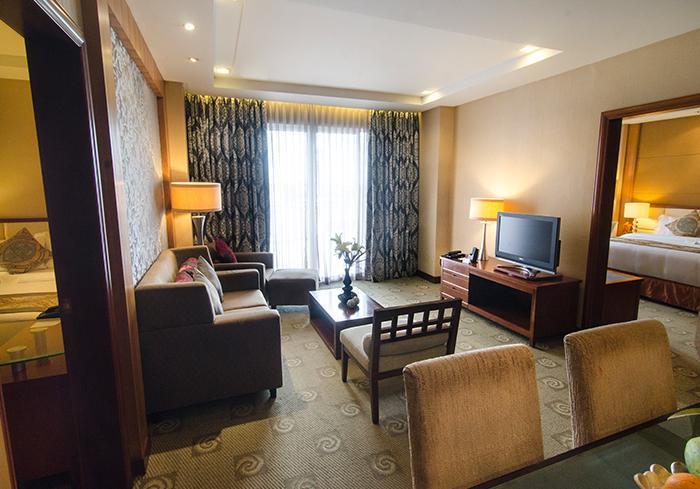 The Avenue Plaza Hotel Naga  Εξωτερικό φωτογραφία