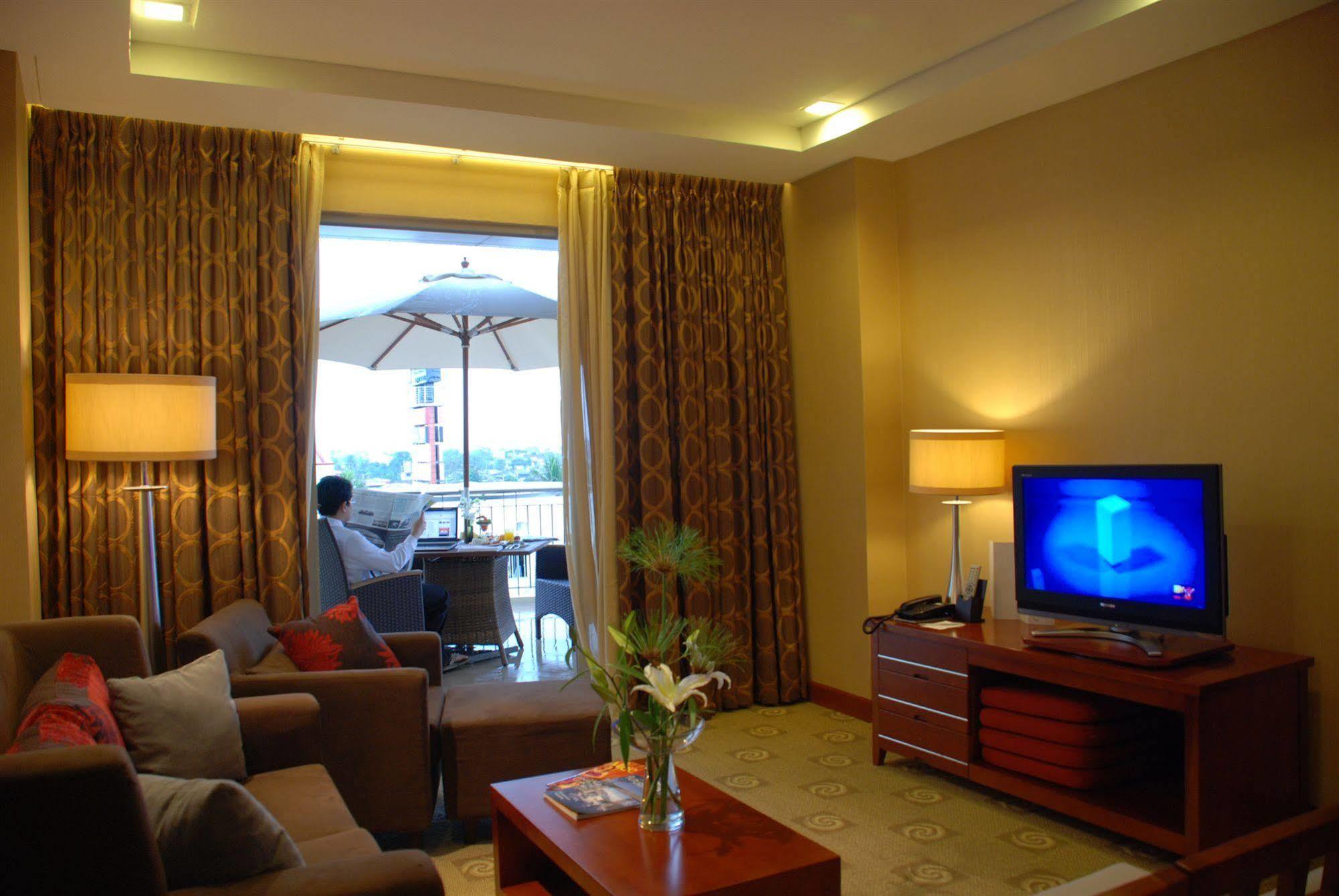 The Avenue Plaza Hotel Naga  Εξωτερικό φωτογραφία